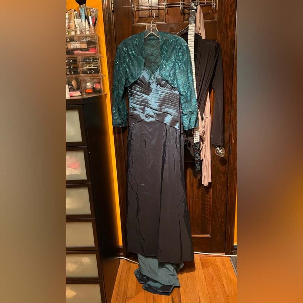 Women size 10 formal dress tag price$800 offers a $steal for what youre getting - Picture 9 of 14